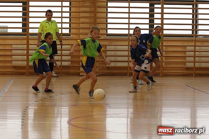 Zdjęcie w galerii na portalu naszraciborz.pl: Młode piłkarki zawalczyły o Powiatowy Puchar Tymbarku w Rudniku! wiadomości z regionu