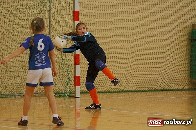 Zdjęcie w galerii na portalu naszraciborz.pl: Młode piłkarki zawalczyły o Powiatowy Puchar Tymbarku w Rudniku! wiadomości z regionu