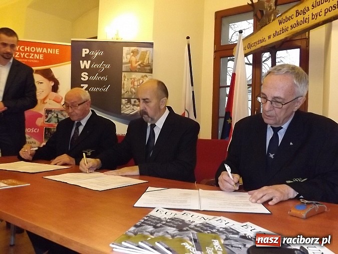 Zdjęcie w galerii na portalu naszraciborz.pl: PWSZ zawarła umowę partnerską z TG Sokół w Raciborzu  wiadomości z regionu