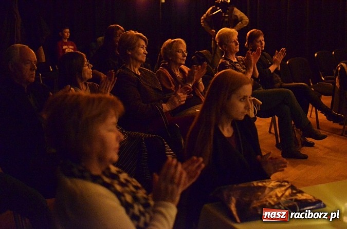 Zdjęcie w galerii na portalu naszraciborz.pl: Kuba Blokesz ze starym, dziurawym wiadrem w RCK wiadomości z regionu