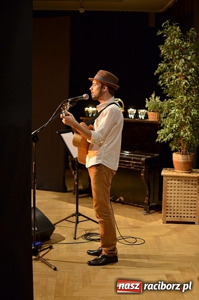 Zdjęcie w galerii na portalu naszraciborz.pl: Kuba Blokesz ze starym, dziurawym wiadrem w RCK wiadomości z regionu