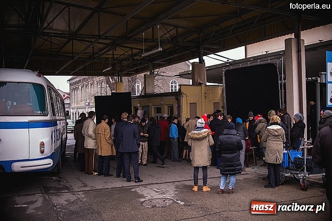Zdjęcie w galerii na portalu naszraciborz.pl: Przejście graniczne w Chałupkach zamieniło się w plan filmowy. Jan Kidawa Błoński kręci tu film Gwiazdy. Na planie kilku znanych aktorów wiadomości z regionu
