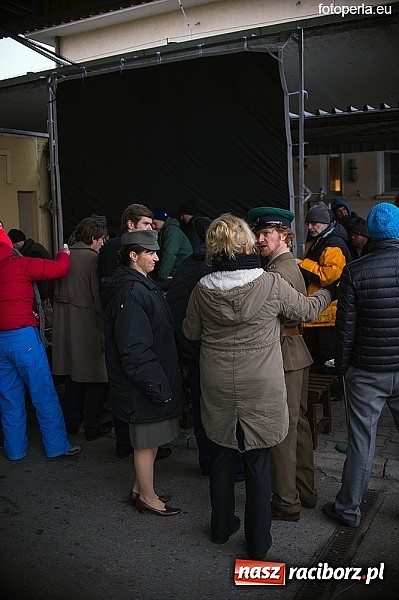 Zdjęcie w galerii na portalu naszraciborz.pl: Przejście graniczne w Chałupkach zamieniło się w plan filmowy. Jan Kidawa Błoński kręci tu film Gwiazdy. Na planie kilku znanych aktorów wiadomości z regionu