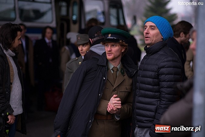 Zdjęcie w galerii na portalu naszraciborz.pl: Przejście graniczne w Chałupkach zamieniło się w plan filmowy. Jan Kidawa Błoński kręci tu film Gwiazdy. Na planie kilku znanych aktorów wiadomości z regionu