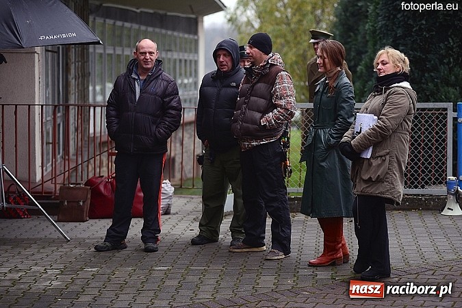 Zdjęcie w galerii na portalu naszraciborz.pl: Przejście graniczne w Chałupkach zamieniło się w plan filmowy. Jan Kidawa Błoński kręci tu film Gwiazdy. Na planie kilku znanych aktorów wiadomości z regionu