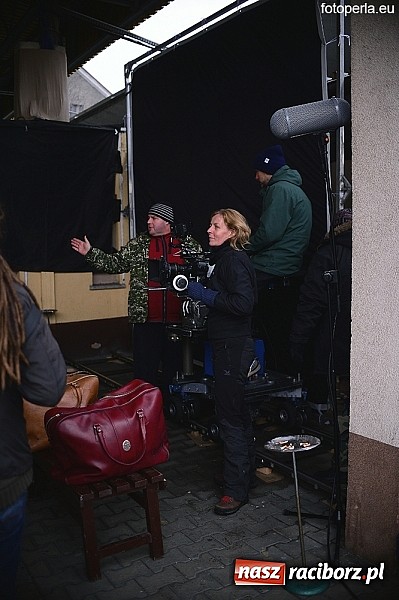 Zdjęcie w galerii na portalu naszraciborz.pl: Przejście graniczne w Chałupkach zamieniło się w plan filmowy. Jan Kidawa Błoński kręci tu film Gwiazdy. Na planie kilku znanych aktorów wiadomości z regionu