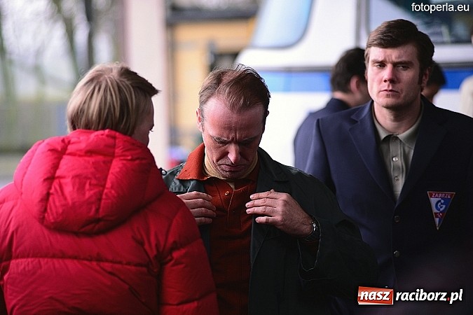 Zdjęcie w galerii na portalu naszraciborz.pl: Przejście graniczne w Chałupkach zamieniło się w plan filmowy. Jan Kidawa Błoński kręci tu film Gwiazdy. Na planie kilku znanych aktorów wiadomości z regionu