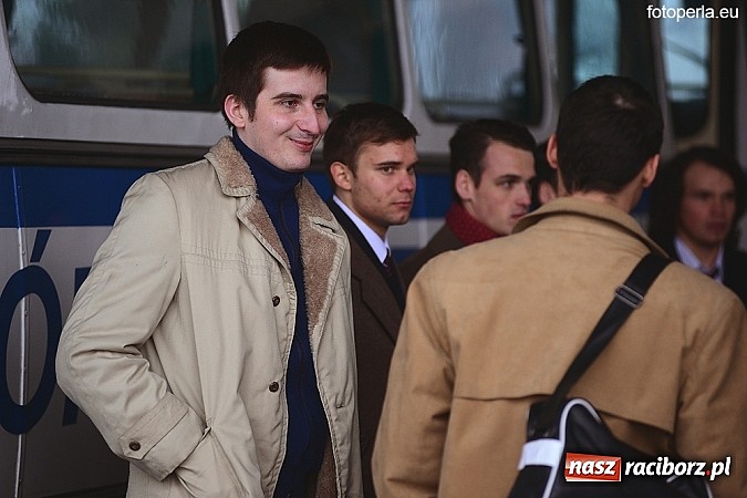 Zdjęcie w galerii na portalu naszraciborz.pl: Przejście graniczne w Chałupkach zamieniło się w plan filmowy. Jan Kidawa Błoński kręci tu film Gwiazdy. Na planie kilku znanych aktorów wiadomości z regionu