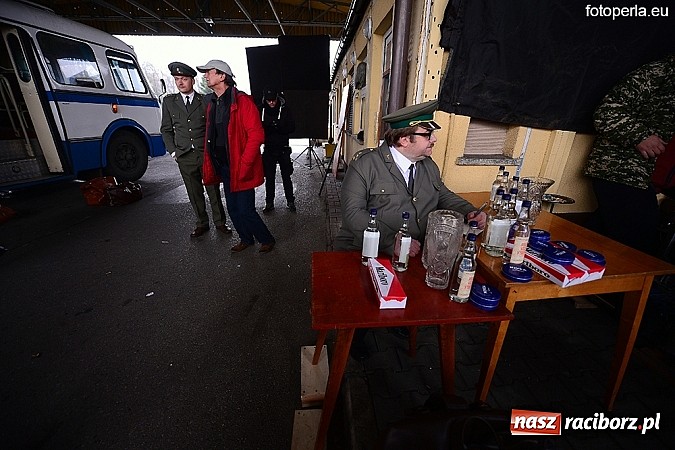 Zdjęcie w galerii na portalu naszraciborz.pl: Przejście graniczne w Chałupkach zamieniło się w plan filmowy. Jan Kidawa Błoński kręci tu film Gwiazdy. Na planie kilku znanych aktorów wiadomości z regionu