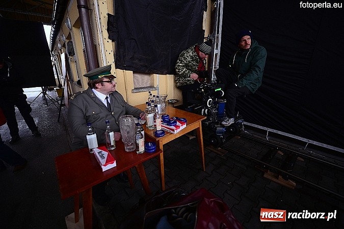 Zdjęcie w galerii na portalu naszraciborz.pl: Przejście graniczne w Chałupkach zamieniło się w plan filmowy. Jan Kidawa Błoński kręci tu film Gwiazdy. Na planie kilku znanych aktorów wiadomości z regionu