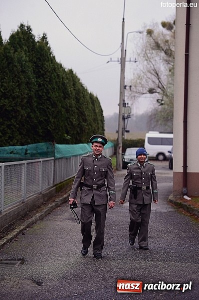 Zdjęcie w galerii na portalu naszraciborz.pl: Przejście graniczne w Chałupkach zamieniło się w plan filmowy. Jan Kidawa Błoński kręci tu film Gwiazdy. Na planie kilku znanych aktorów wiadomości z regionu