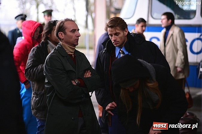 Zdjęcie w galerii na portalu naszraciborz.pl: Przejście graniczne w Chałupkach zamieniło się w plan filmowy. Jan Kidawa Błoński kręci tu film Gwiazdy. Na planie kilku znanych aktorów wiadomości z regionu