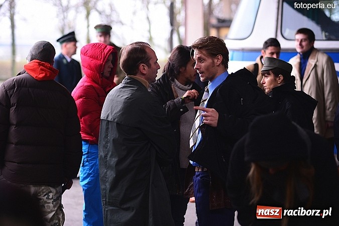 Zdjęcie w galerii na portalu naszraciborz.pl: Przejście graniczne w Chałupkach zamieniło się w plan filmowy. Jan Kidawa Błoński kręci tu film Gwiazdy. Na planie kilku znanych aktorów wiadomości z regionu