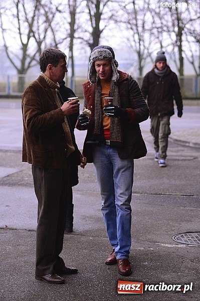 Zdjęcie w galerii na portalu naszraciborz.pl: Przejście graniczne w Chałupkach zamieniło się w plan filmowy. Jan Kidawa Błoński kręci tu film Gwiazdy. Na planie kilku znanych aktorów wiadomości z regionu