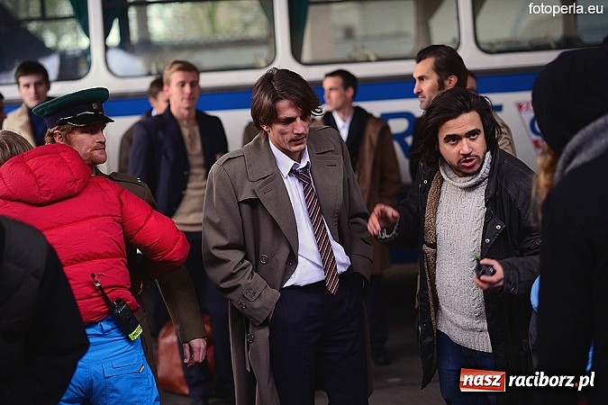 Zdjęcie w galerii na portalu naszraciborz.pl: Przejście graniczne w Chałupkach zamieniło się w plan filmowy. Jan Kidawa Błoński kręci tu film Gwiazdy. Na planie kilku znanych aktorów wiadomości z regionu