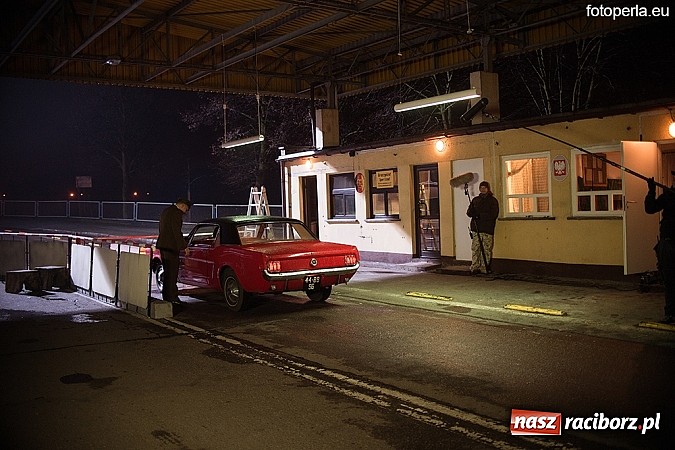 Zdjęcie w galerii na portalu naszraciborz.pl: Przejście graniczne w Chałupkach zamieniło się w plan filmowy. Jan Kidawa Błoński kręci tu film Gwiazdy. Na planie kilku znanych aktorów wiadomości z regionu