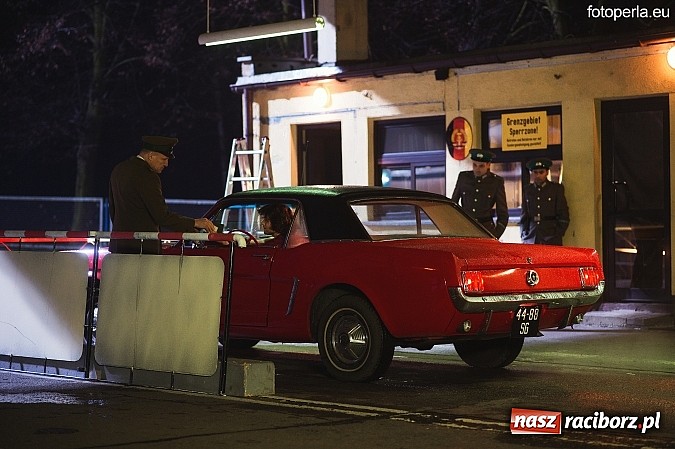 Zdjęcie w galerii na portalu naszraciborz.pl: Przejście graniczne w Chałupkach zamieniło się w plan filmowy. Jan Kidawa Błoński kręci tu film Gwiazdy. Na planie kilku znanych aktorów wiadomości z regionu