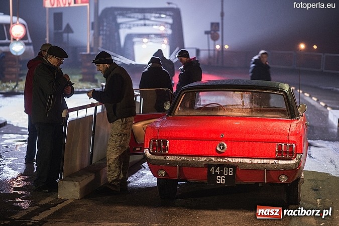 Zdjęcie w galerii na portalu naszraciborz.pl: Przejście graniczne w Chałupkach zamieniło się w plan filmowy. Jan Kidawa Błoński kręci tu film Gwiazdy. Na planie kilku znanych aktorów wiadomości z regionu