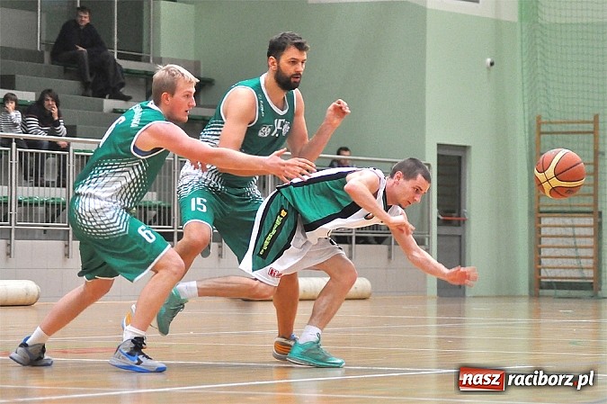 Zdjęcie w galerii na portalu naszraciborz.pl: Koszykówka: Wysoka porażka. Wynik lepszy od gry  wiadomości z regionu