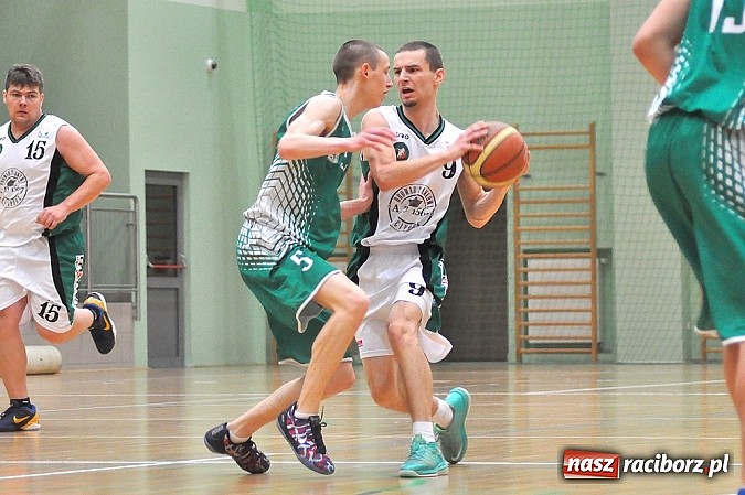 Zdjęcie w galerii na portalu naszraciborz.pl: Koszykówka: Wysoka porażka. Wynik lepszy od gry  wiadomości z regionu