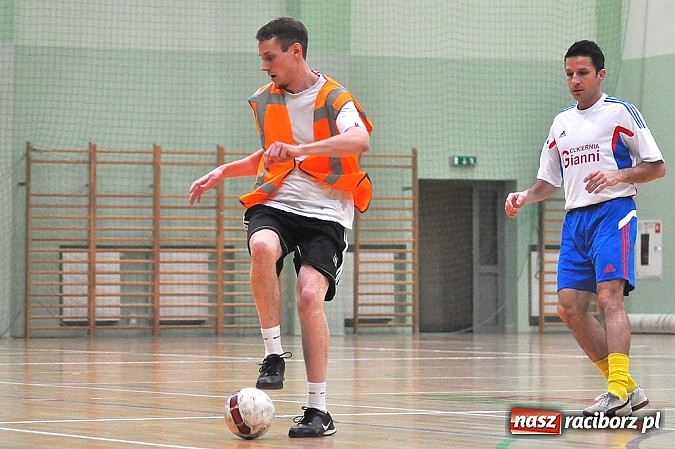 Zdjęcie w galerii na portalu naszraciborz.pl: Sześć stów w plecy trzy punkty do przodu wiadomości z regionu