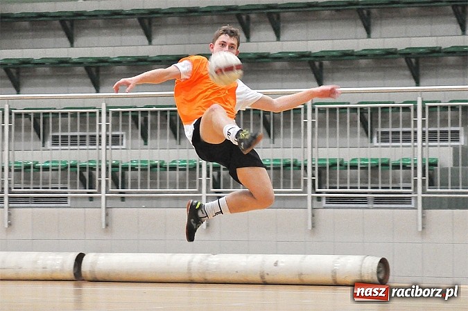 Zdjęcie w galerii na portalu naszraciborz.pl: Sześć stów w plecy trzy punkty do przodu wiadomości z regionu