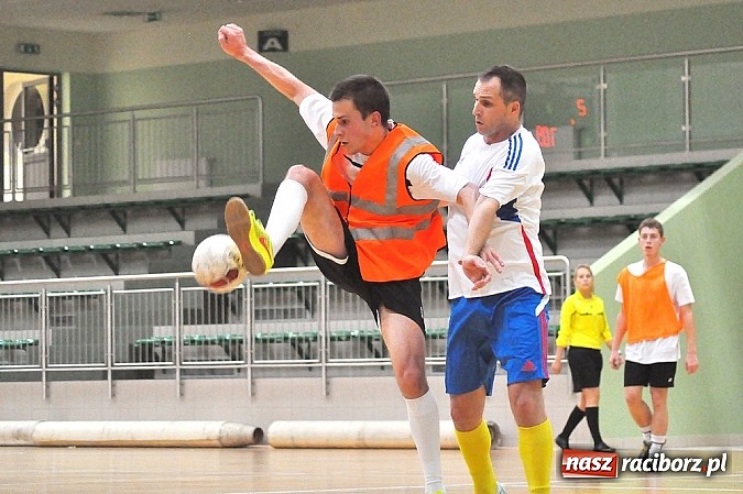 Zdjęcie w galerii na portalu naszraciborz.pl: Sześć stów w plecy trzy punkty do przodu wiadomości z regionu