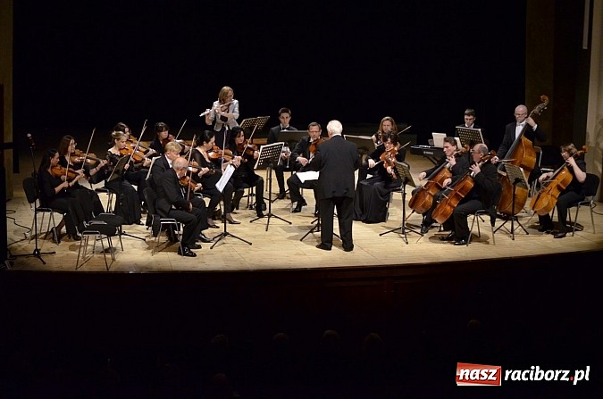 Zdjęcie w galerii na portalu naszraciborz.pl: Wiecz&oacute;r w barokowym nastroju w Raciborskim Centrum Kultury wiadomości z regionu