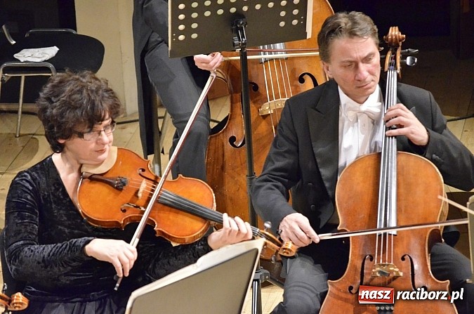 Zdjęcie w galerii na portalu naszraciborz.pl: Wiecz&oacute;r w barokowym nastroju w Raciborskim Centrum Kultury wiadomości z regionu