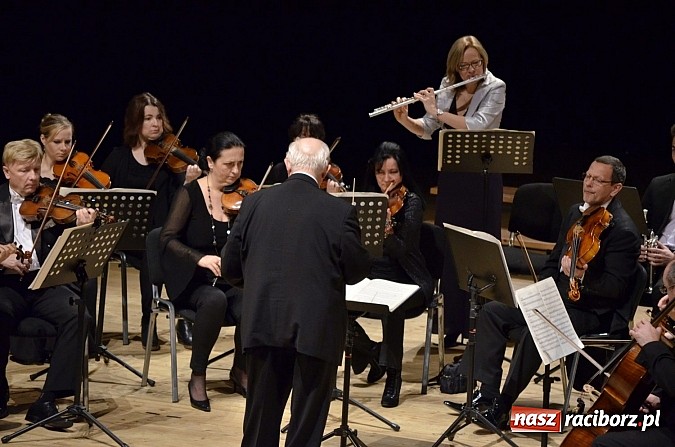 Zdjęcie w galerii na portalu naszraciborz.pl: Wiecz&oacute;r w barokowym nastroju w Raciborskim Centrum Kultury wiadomości z regionu