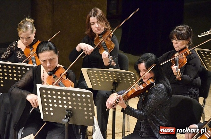 Zdjęcie w galerii na portalu naszraciborz.pl: Wiecz&oacute;r w barokowym nastroju w Raciborskim Centrum Kultury wiadomości z regionu