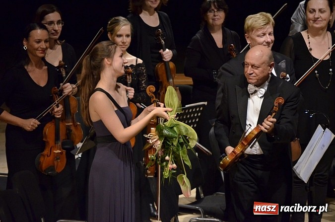 Zdjęcie w galerii na portalu naszraciborz.pl: Wiecz&oacute;r w barokowym nastroju w Raciborskim Centrum Kultury wiadomości z regionu