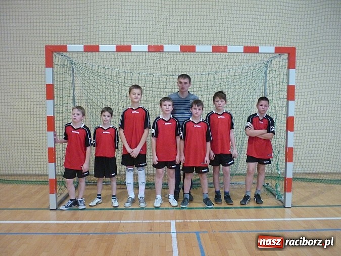Zdjęcie w galerii na portalu naszraciborz.pl: Powiatowy półfinał Pucharu Tymbarku chłopców U12 wiadomości z regionu