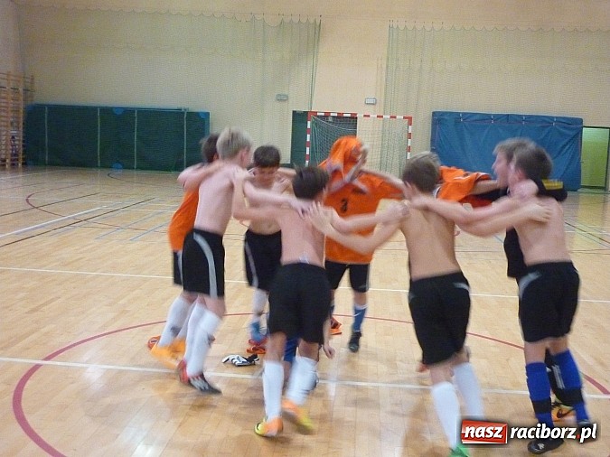 Zdjęcie w galerii na portalu naszraciborz.pl: Powiatowy półfinał Pucharu Tymbarku chłopców U12 wiadomości z regionu