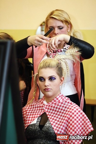 Zdjęcie w galerii na portalu naszraciborz.pl: Fryzjerskie wariacje w Zespole Szkół Zawodowych wiadomości z regionu