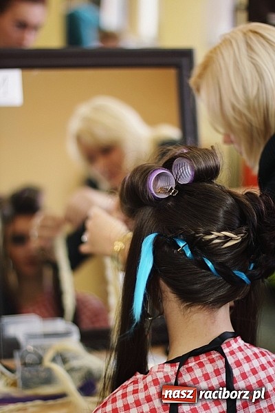 Zdjęcie w galerii na portalu naszraciborz.pl: Fryzjerskie wariacje w Zespole Szkół Zawodowych wiadomości z regionu