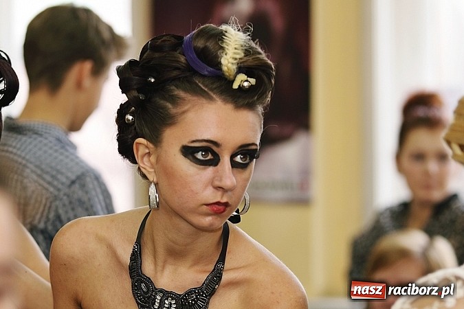 Zdjęcie w galerii na portalu naszraciborz.pl: Fryzjerskie wariacje w Zespole Szkół Zawodowych wiadomości z regionu