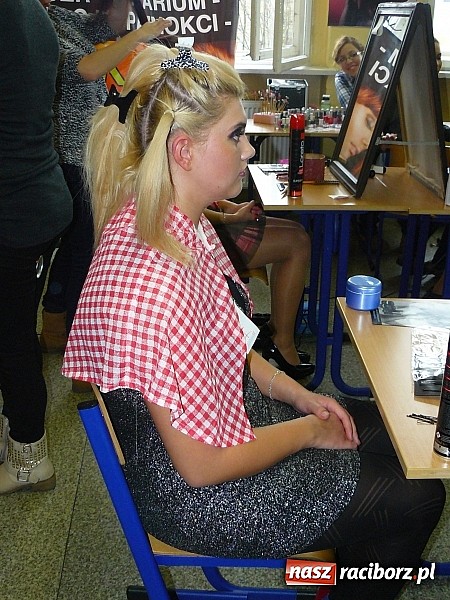 Zdjęcie w galerii na portalu naszraciborz.pl: Fryzjerskie wariacje w Zespole Szkół Zawodowych wiadomości z regionu