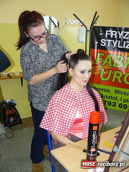 Zdjęcie w galerii na portalu naszraciborz.pl: Fryzjerskie wariacje w Zespole Szkół Zawodowych wiadomości z regionu