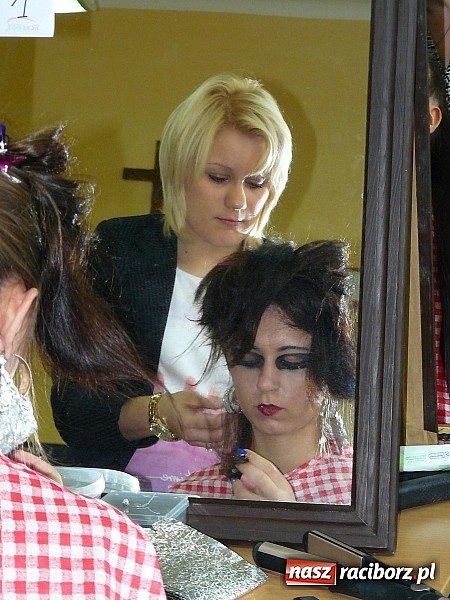 Zdjęcie w galerii na portalu naszraciborz.pl: Fryzjerskie wariacje w Zespole Szkół Zawodowych wiadomości z regionu