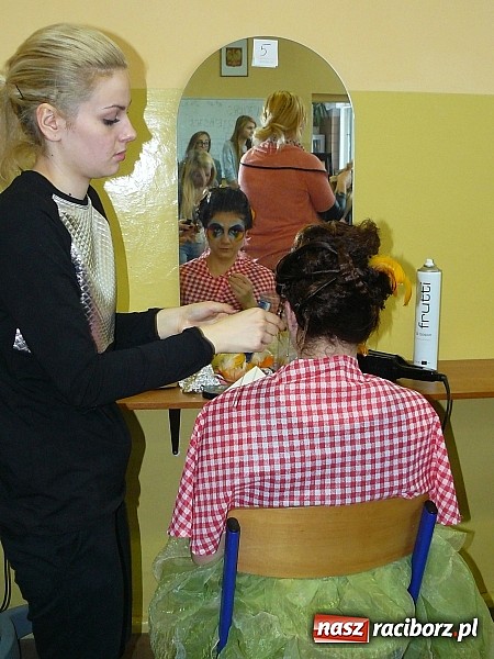 Zdjęcie w galerii na portalu naszraciborz.pl: Fryzjerskie wariacje w Zespole Szkół Zawodowych wiadomości z regionu