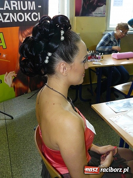 Zdjęcie w galerii na portalu naszraciborz.pl: Fryzjerskie wariacje w Zespole Szkół Zawodowych wiadomości z regionu