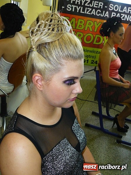 Zdjęcie w galerii na portalu naszraciborz.pl: Fryzjerskie wariacje w Zespole Szkół Zawodowych wiadomości z regionu