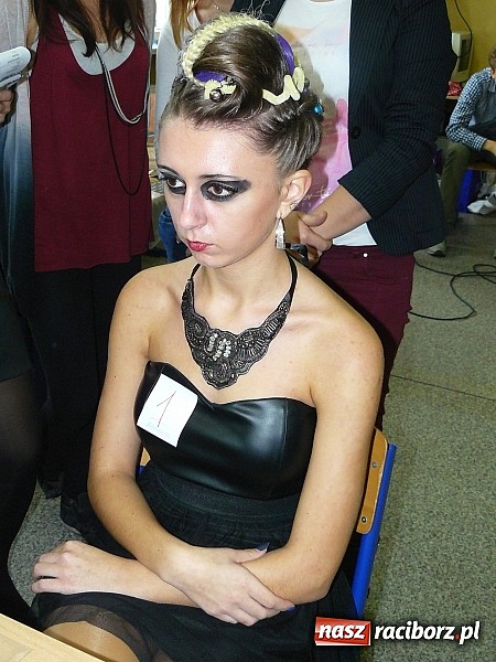 Zdjęcie w galerii na portalu naszraciborz.pl: Fryzjerskie wariacje w Zespole Szkół Zawodowych wiadomości z regionu