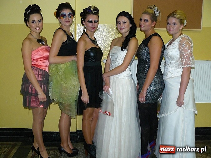 Zdjęcie w galerii na portalu naszraciborz.pl: Fryzjerskie wariacje w Zespole Szkół Zawodowych wiadomości z regionu