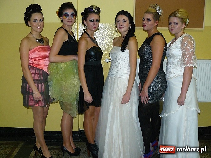 Zdjęcie w galerii na portalu naszraciborz.pl: Fryzjerskie wariacje w Zespole Szkół Zawodowych wiadomości z regionu