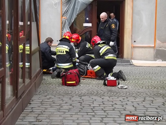 Zdjęcie w galerii na portalu naszraciborz.pl: Strażacy udzielili pierwszej pomocy mężczyźnie wiadomości z regionu