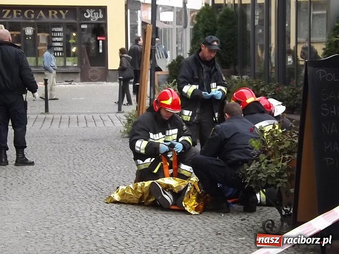 Zdjęcie w galerii na portalu naszraciborz.pl: Strażacy udzielili pierwszej pomocy mężczyźnie wiadomości z regionu