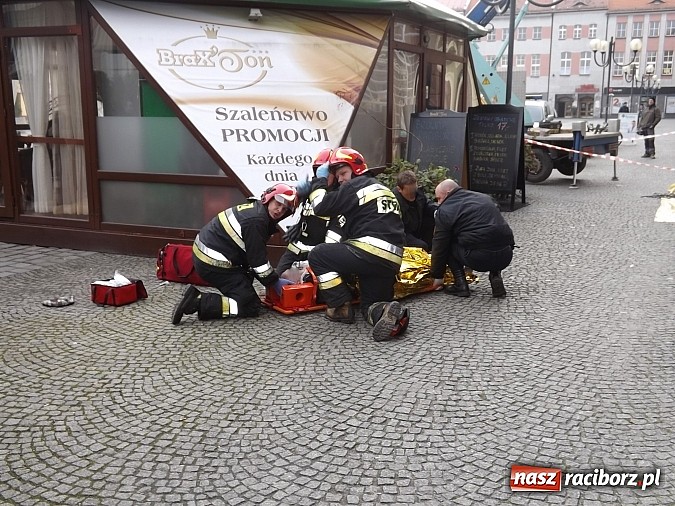 Zdjęcie w galerii na portalu naszraciborz.pl: Strażacy udzielili pierwszej pomocy mężczyźnie wiadomości z regionu