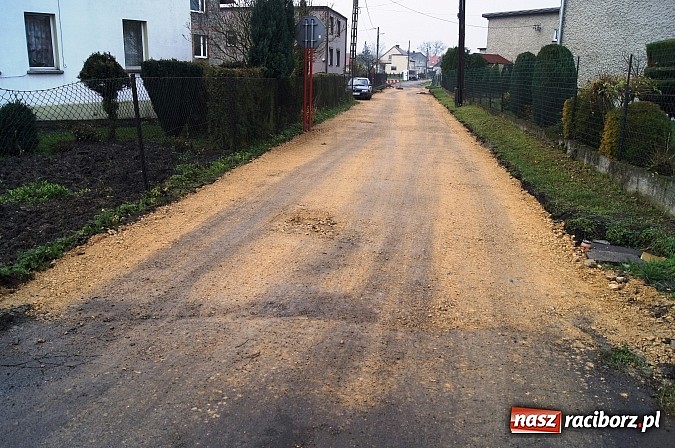 Zdjęcie w galerii na portalu naszraciborz.pl: Trwają remonty dróg w gminie Nędza wiadomości z regionu